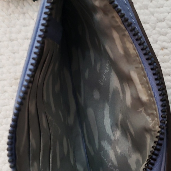 AIMEE KESTENBERG OUT OF OFFICE CELL PHONE CROSSBODY - Picture 8 of 12